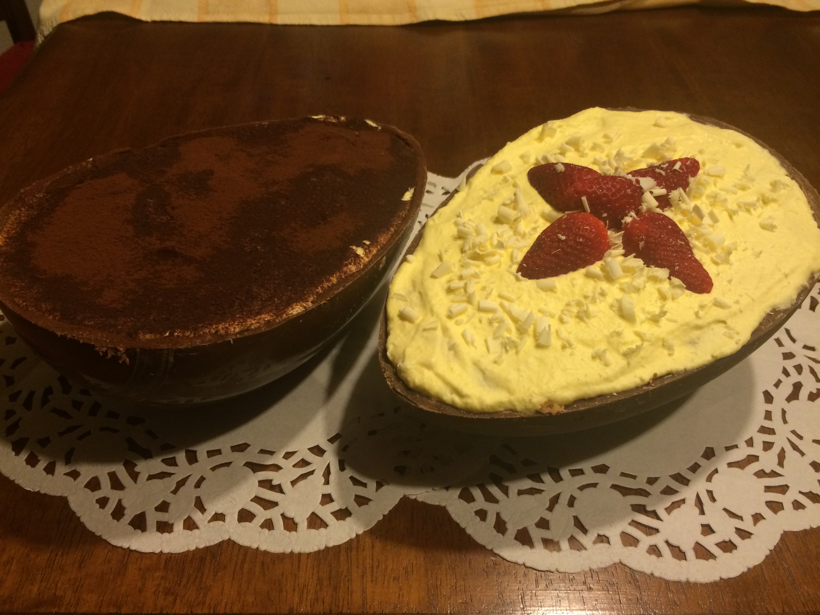 Uovo di Pasqua ripieno di tiramisù