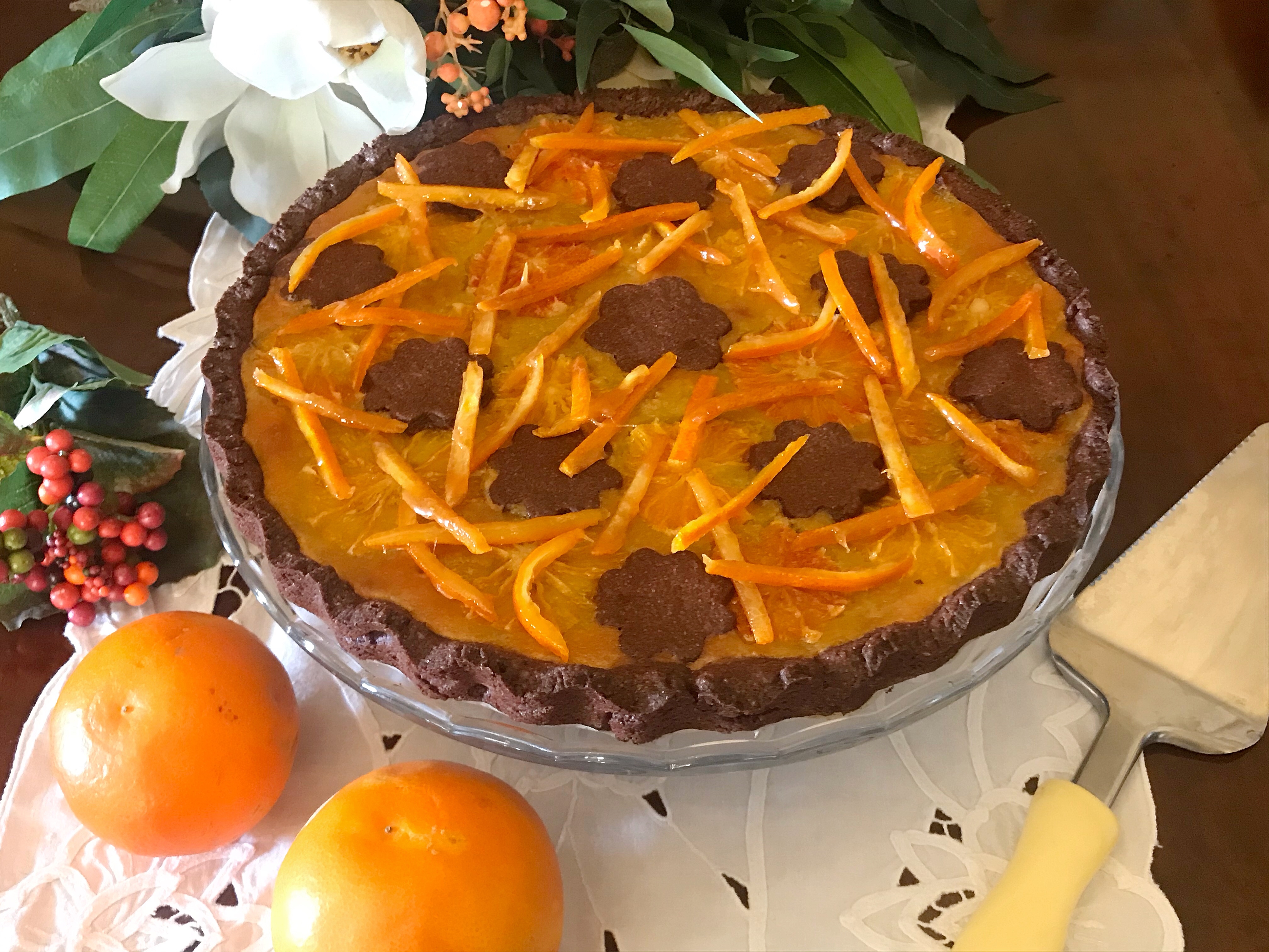 Crostata al cacao con crema d'arancia e scorze candite