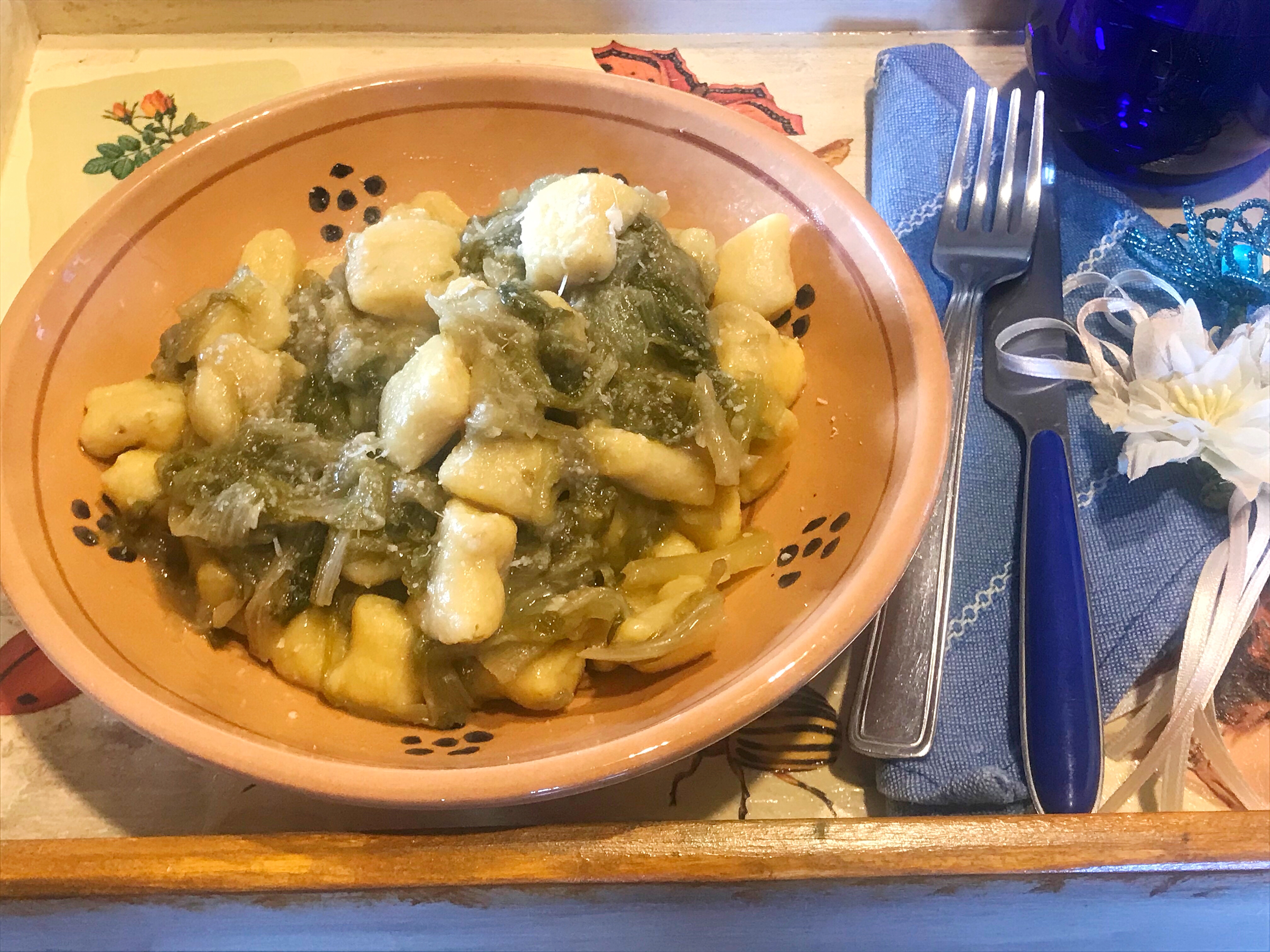 gnocchi di patate con scarola e acciughe